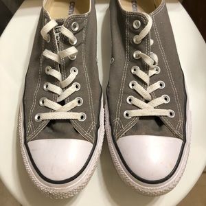 Grey Converse Men’s: 11 Woman’s: 13